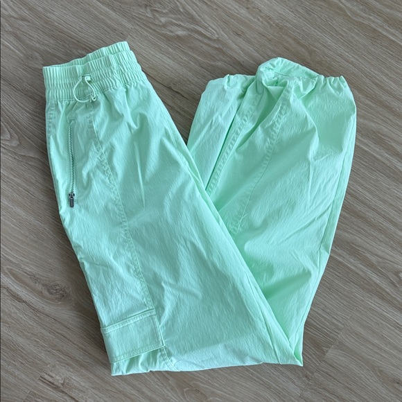 Athleta Cascade High Rise Cargo Poplin Pant, Size XS - Picture 6 of 6